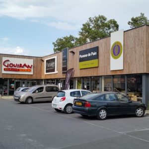 Centre commercial de 1000 m2 – 3 boutiques