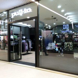 Boutiques de prêt-à-porter « Pull-in »